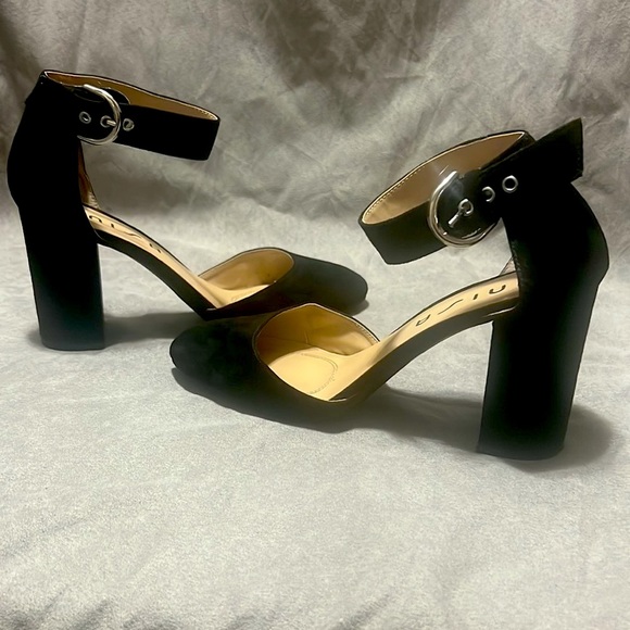 Black velvet heel with buckle strap, barely worn! - Picture 3 of 6